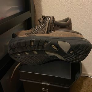 Keen Mens size 7 Austin’s. Water resistant